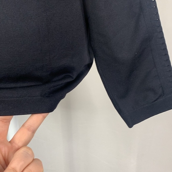 Fabletics Black Sync Seemless Long Sleeve Athletic Top- NWT - Picture 13 of 15
